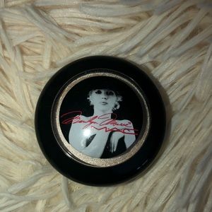 NEW w/o box Marilyn Monroe MAC LE eyeshadow